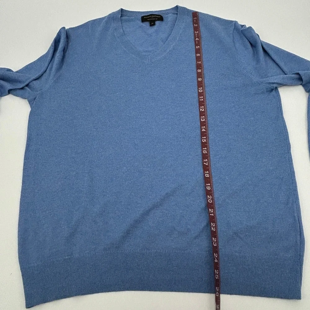 Banana Republic V-Neck Sweater Mens Medium Blue Silk Cashmere Blend Luxe Yarn